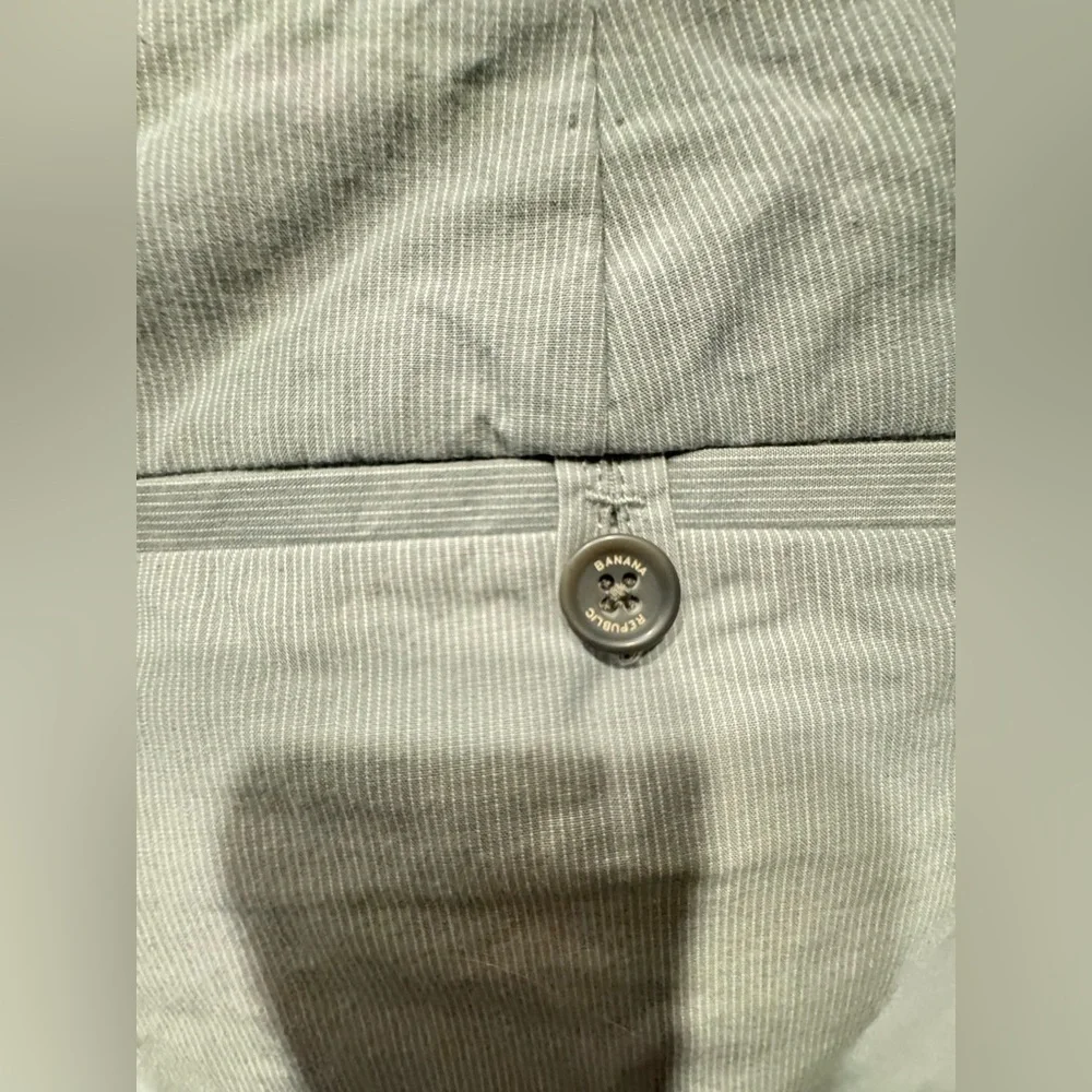 Banana Republic Men’s Pants 35x32 Light Gray & White Pin Striped